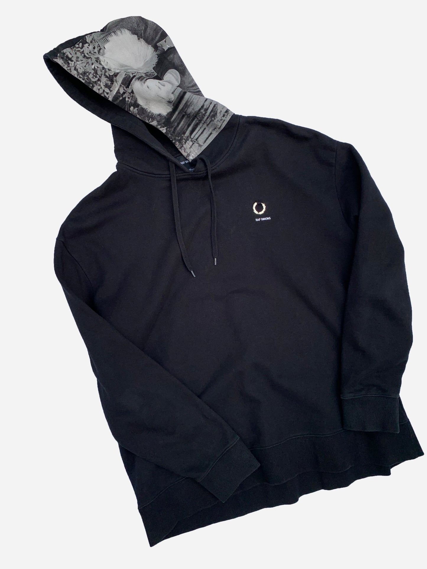 RAF SIMONS X FRED PERRY OVERSIZED PRINT HOODIE. (XL) - SEVENUES.