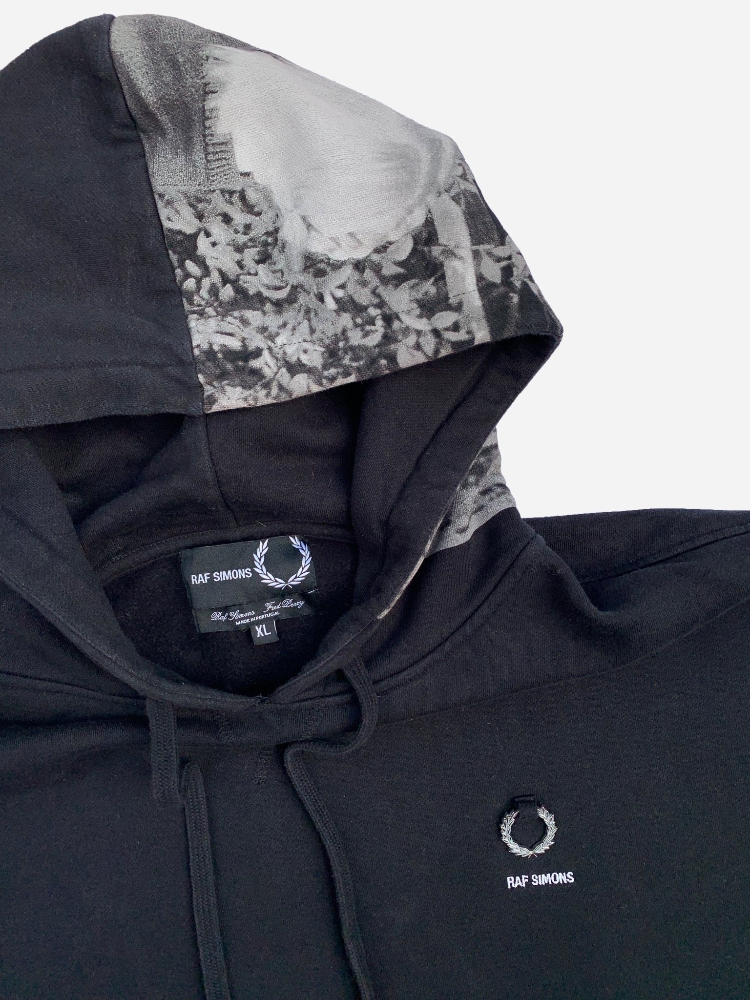 RAF SIMONS X FRED PERRY OVERSIZED PRINT HOODIE. (XL) - SEVENUES.