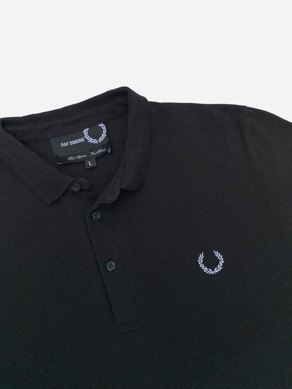 RAF SIMONS X FRED PERRY PIQUÉ POLOSHIRT. (L) - SEVENUES.