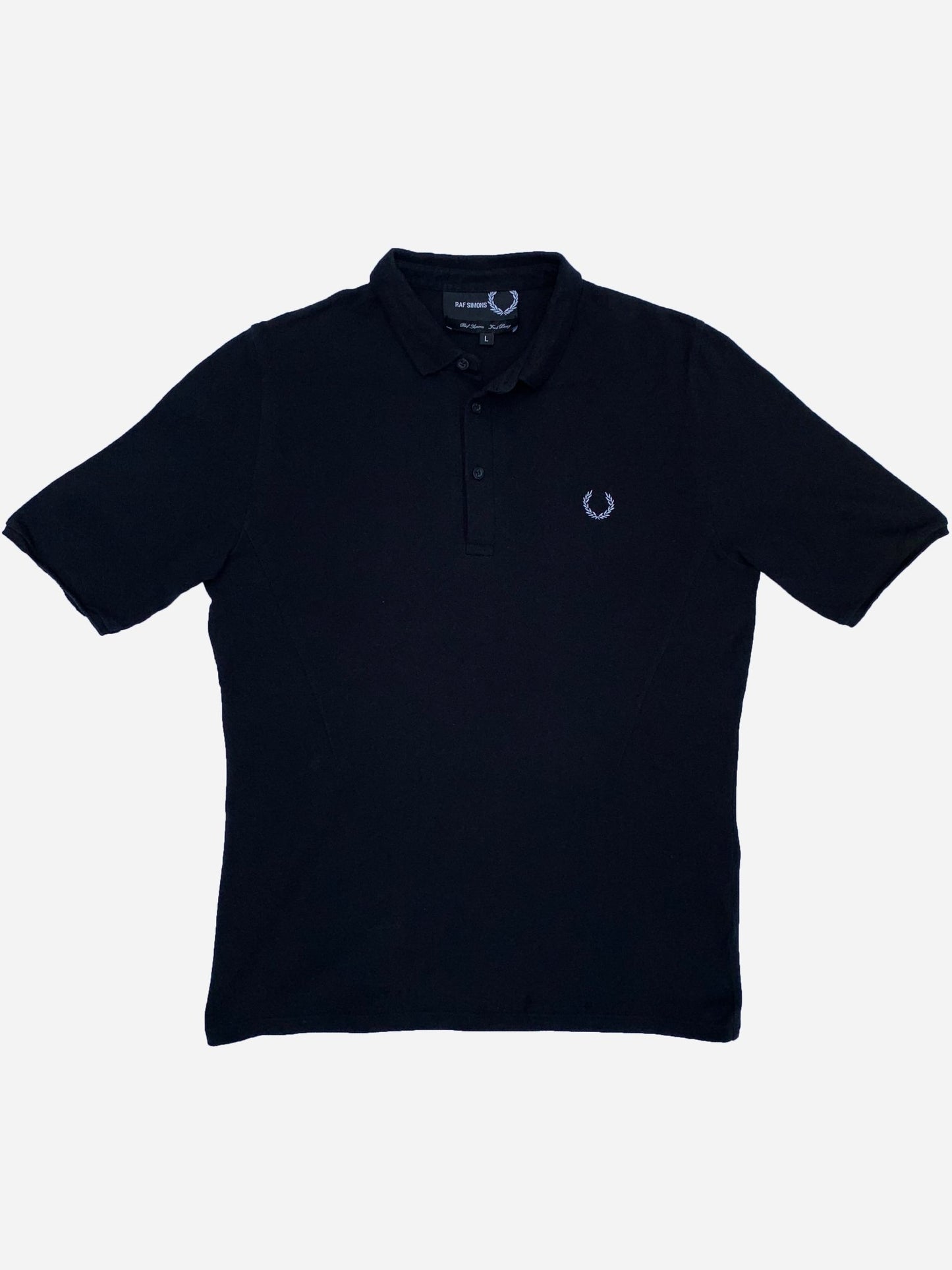 RAF SIMONS X FRED PERRY PIQUÉ POLOSHIRT. (L) - SEVENUES.