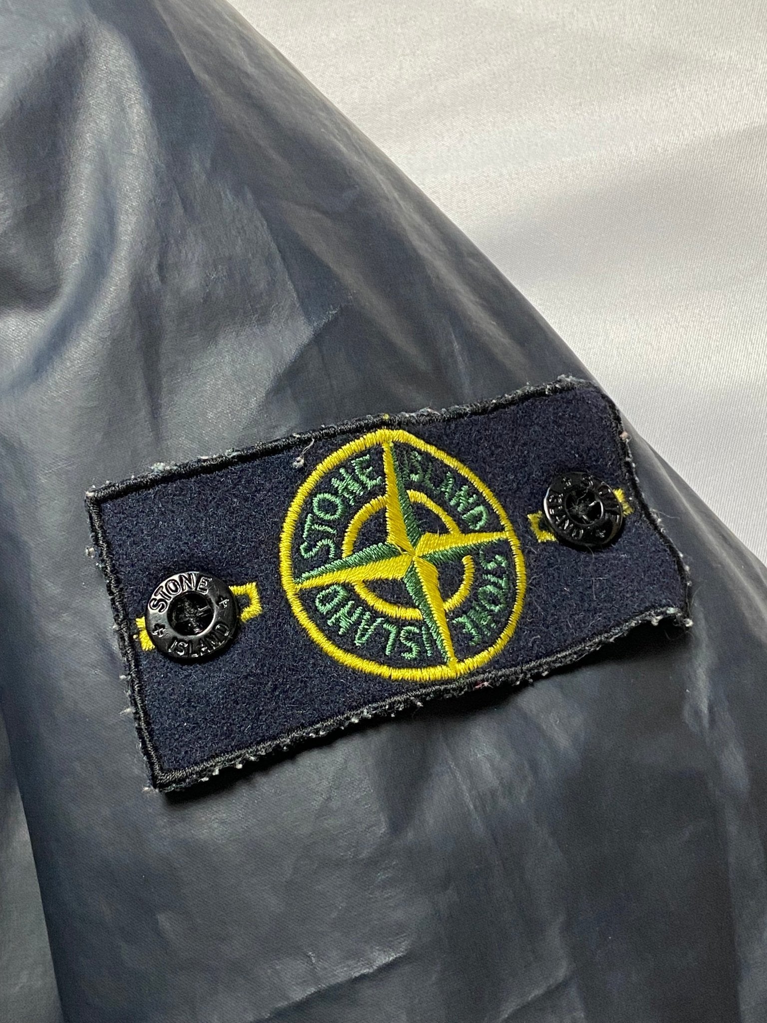 STONE ISLAND MUSSOLA GOMMATA 30 ANNI JACKET. (L) - SEVENUES.