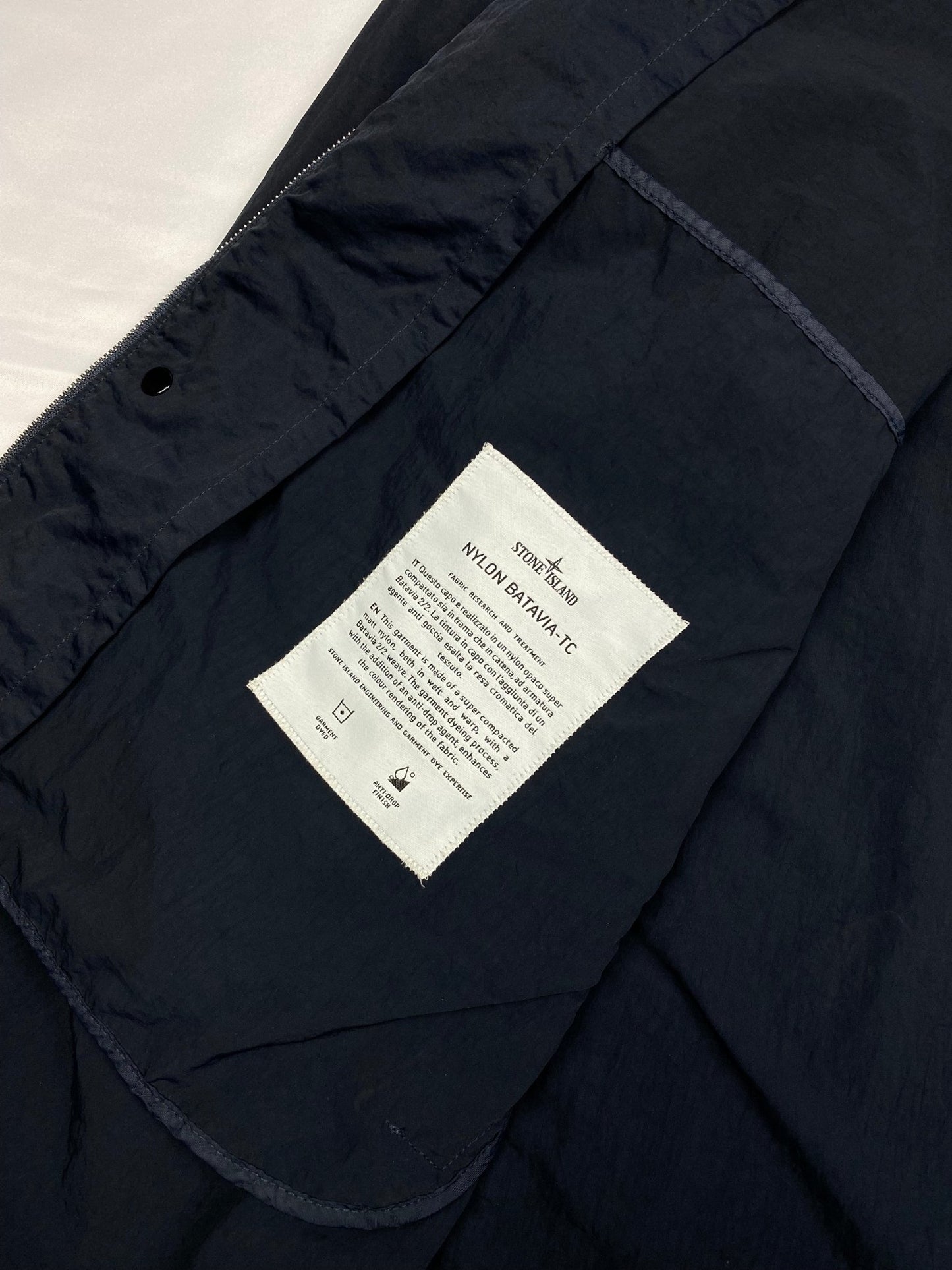 STONE ISLAND NYLON BATAVIA - TC GARMENT DYED JACKET. (XXL) - SEVENUES.