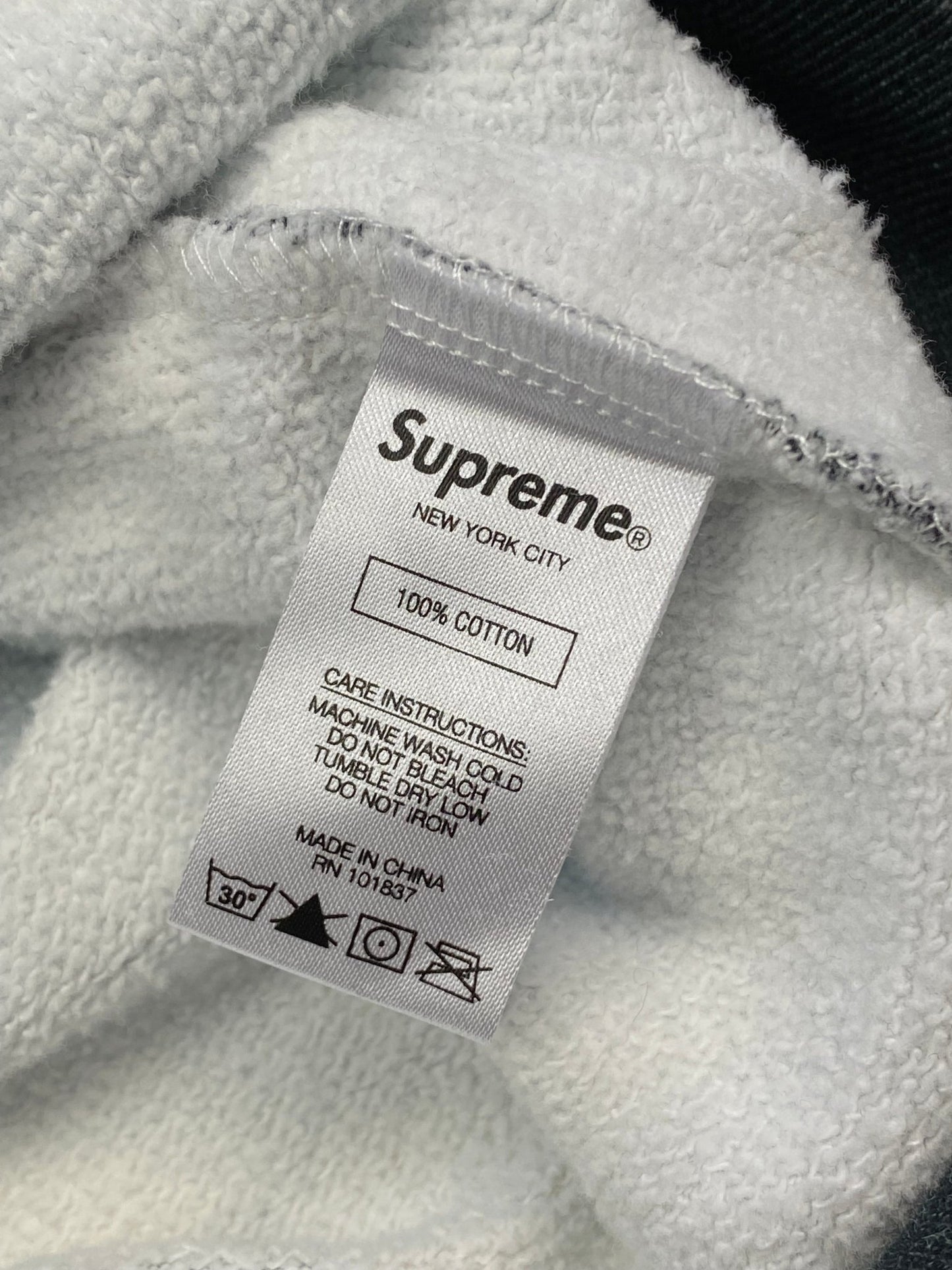 SUPREME X UNDERCOVER / PUBLIC ENEMY S/S '18 'FEAR OF A BLACK PLANET' HOODIE. (L) - SEVENUES.