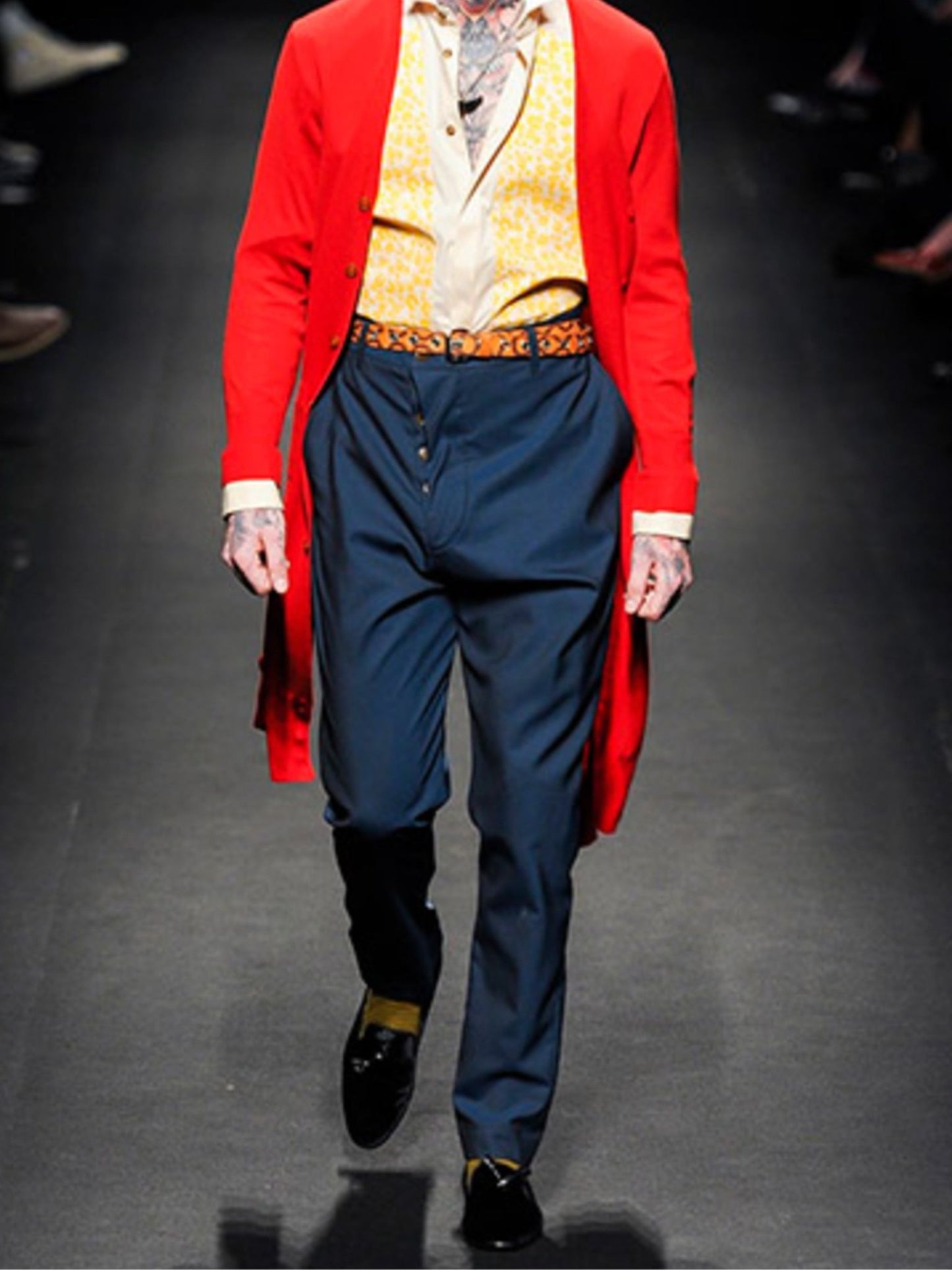 VIVIENNE WESTWOOD F/W 2013 RUNWAY TWISTED CHINO PANTS. (50 / M) - SEVENUES.