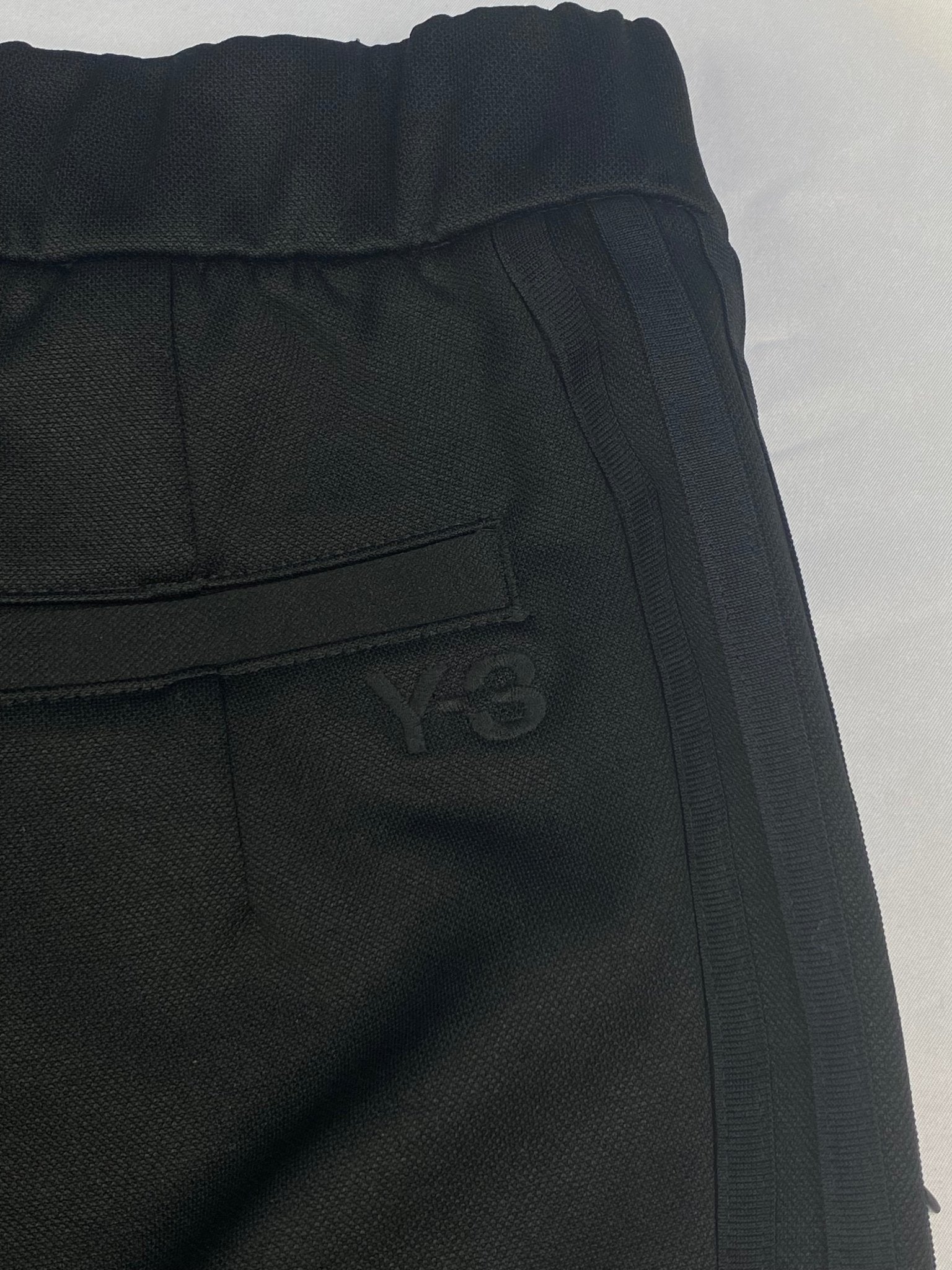 Y3 by YOHJI YAMAMOTO PLEATED JOGGERS. (M) - SEVENUES.