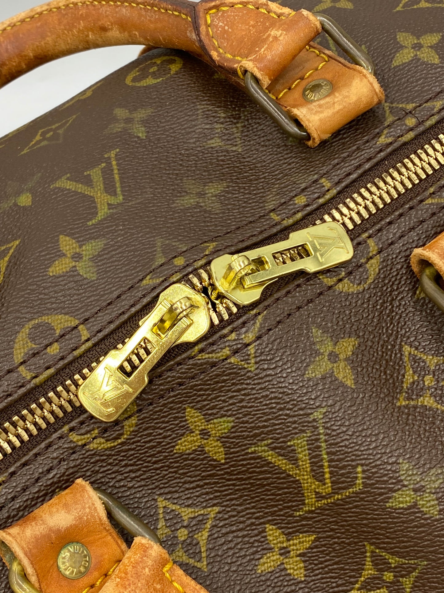 LOUIS VUITTON KEEPALL 55 MONOGRAM WEEKENDER BAG.