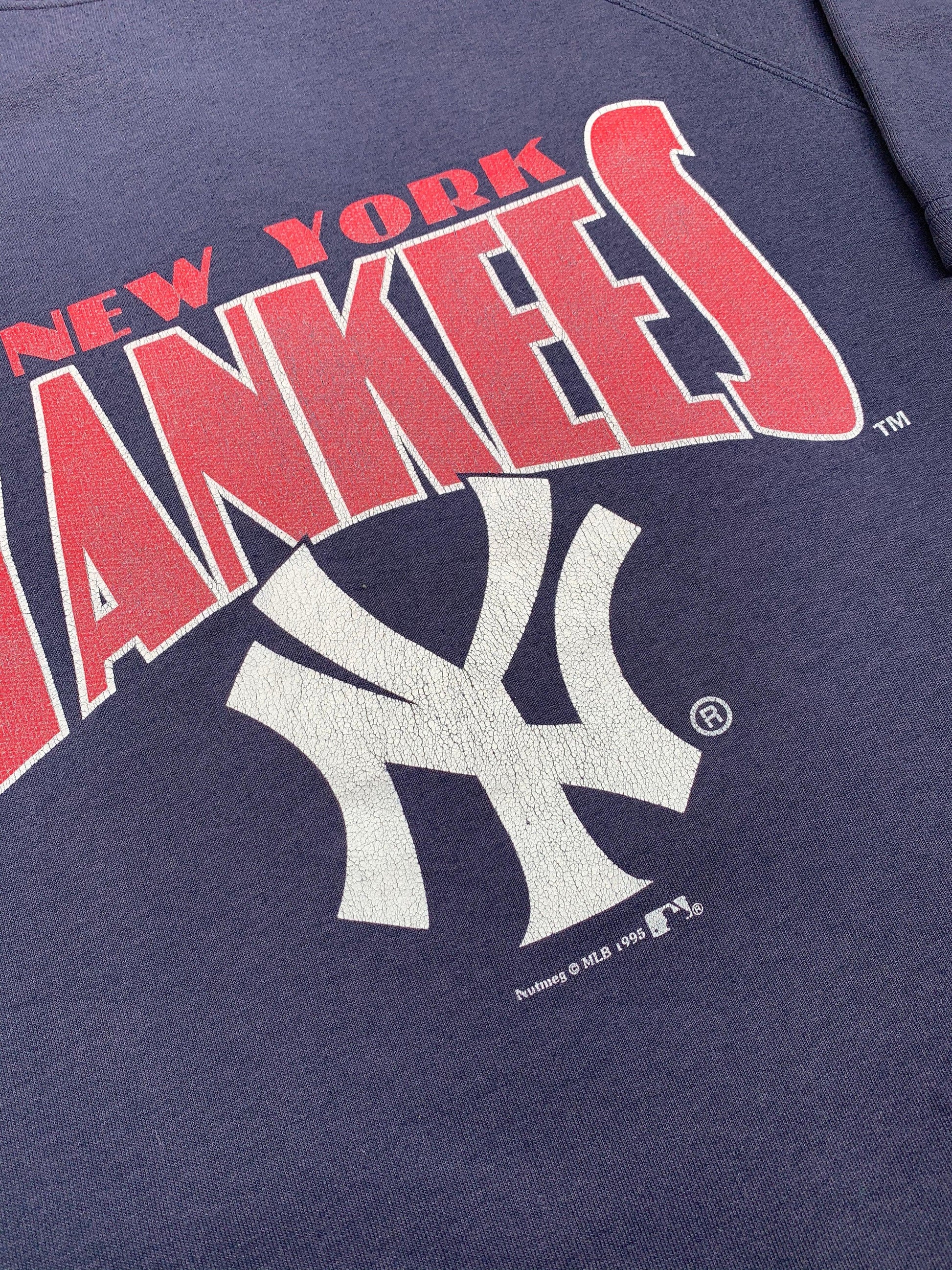 VINTAGE 1995 NUTMEG NEW YORK YANKEES T-SHIRT. (L) - SEVENUES CLO.