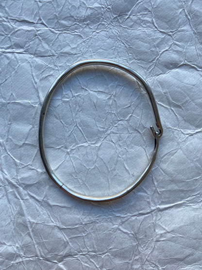 WERKSTATT:MÜNCHEN SILVER BANGLE HOOK BRACELET.