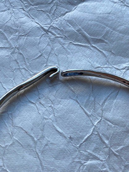 WERKSTATT:MÜNCHEN SILVER BANGLE HOOK BRACELET.