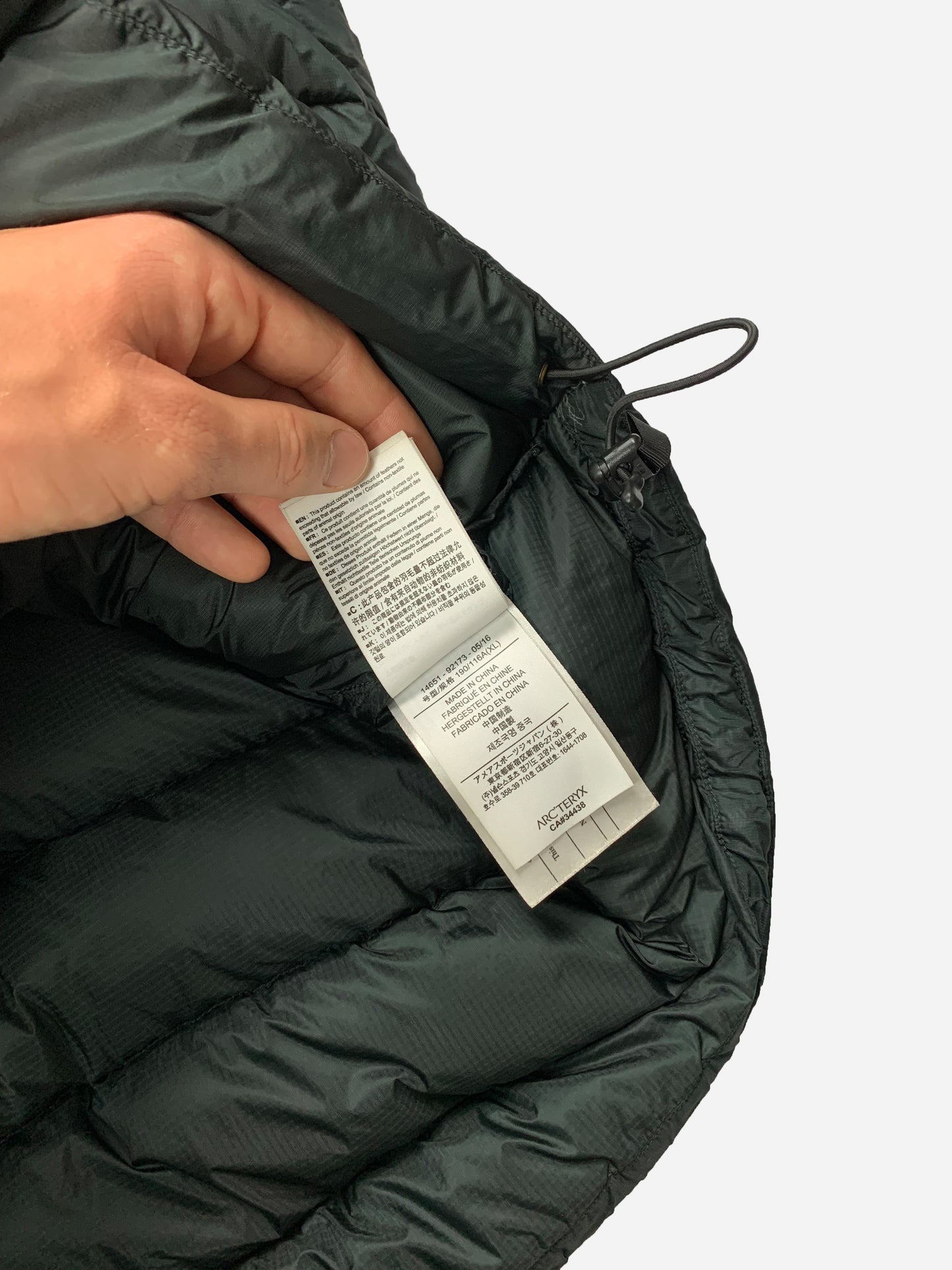 ARC'TERYX CERIUM LT HOODY DOWN JACKET. (XL)