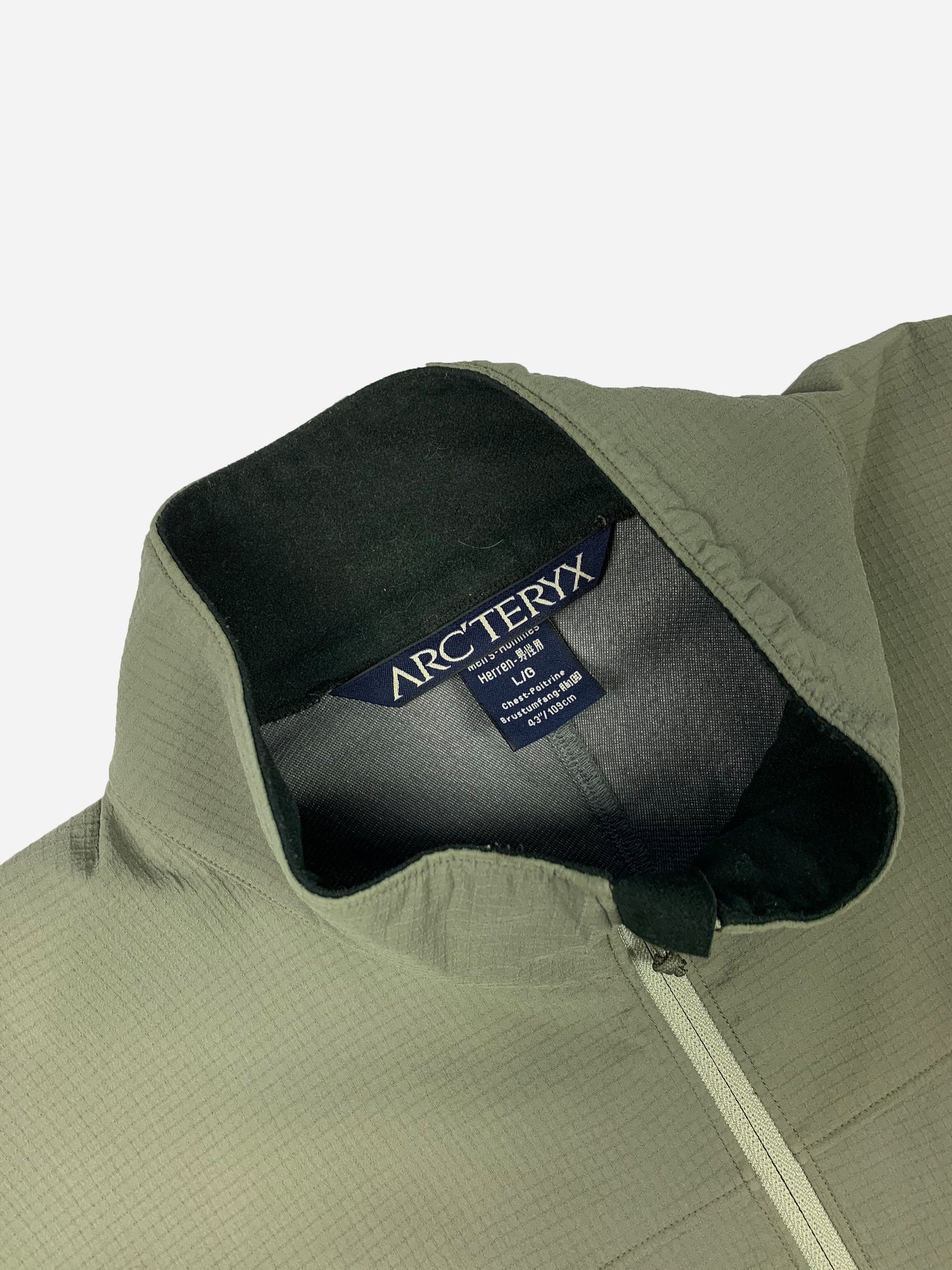 ARC'TERYX ZIP-UP SOFT SHELL JACKET. (L)