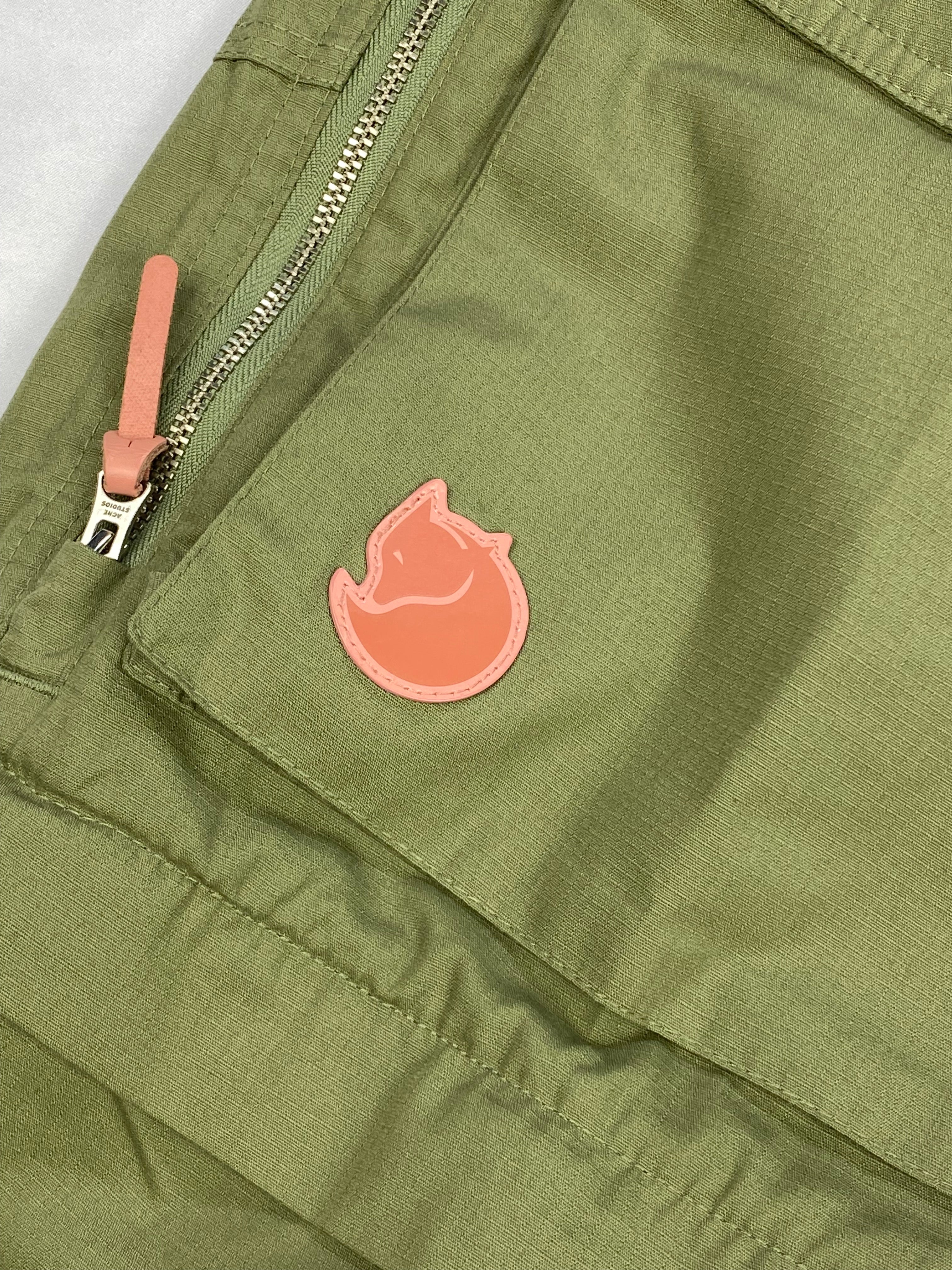 ACNE STUDIOS X FJÄLLRÄVEN 'GAITER' CARGO PANTS. (32)