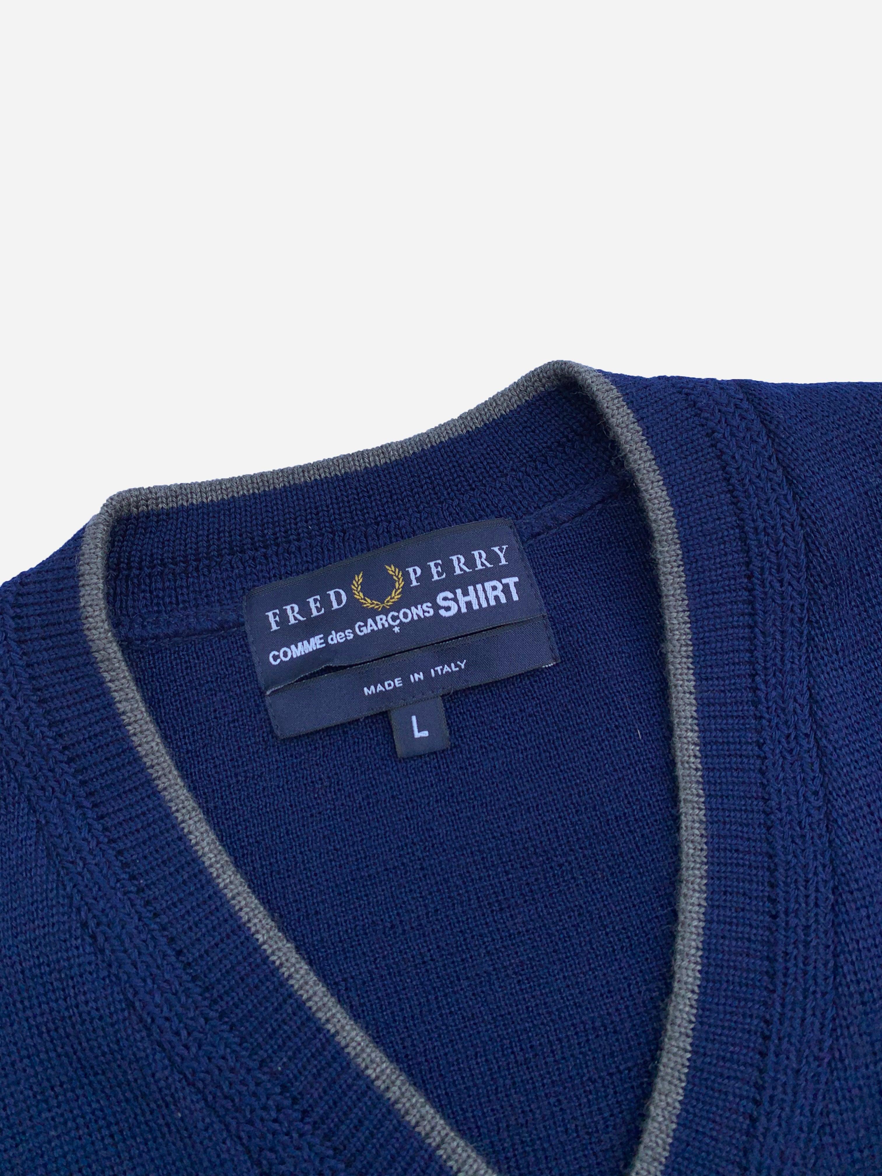 COMME DES GARÇONS SHIRT X FRED PERRY V-NECK KNIT JUMPER NAVY. (L