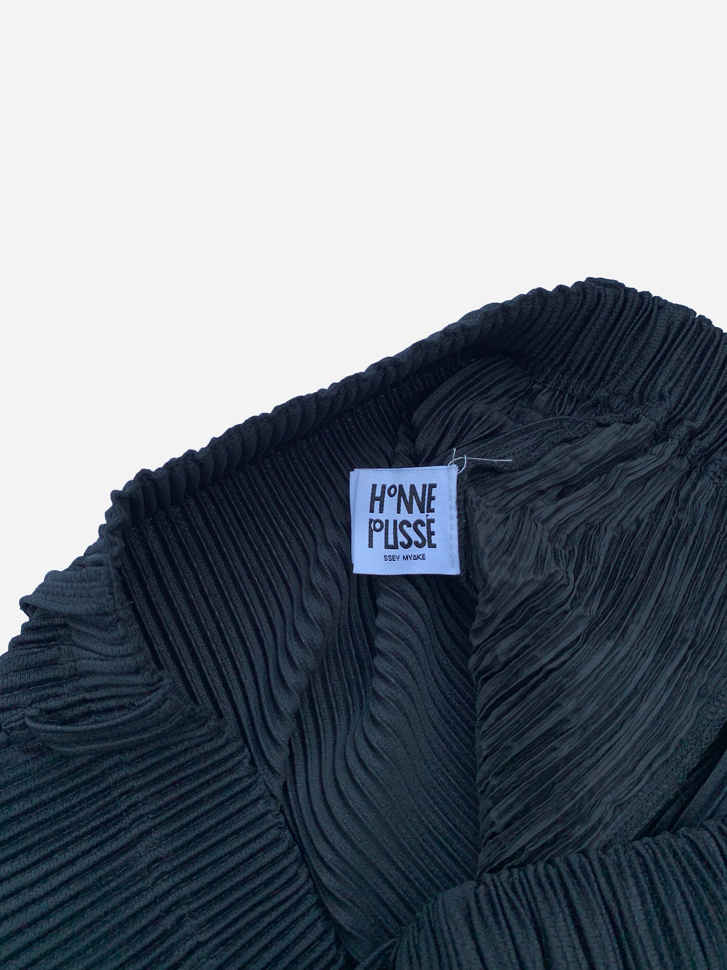 ISSEY MIYAKE HOMME PLISSÉ JF150 PLEATED PANTS. (4)