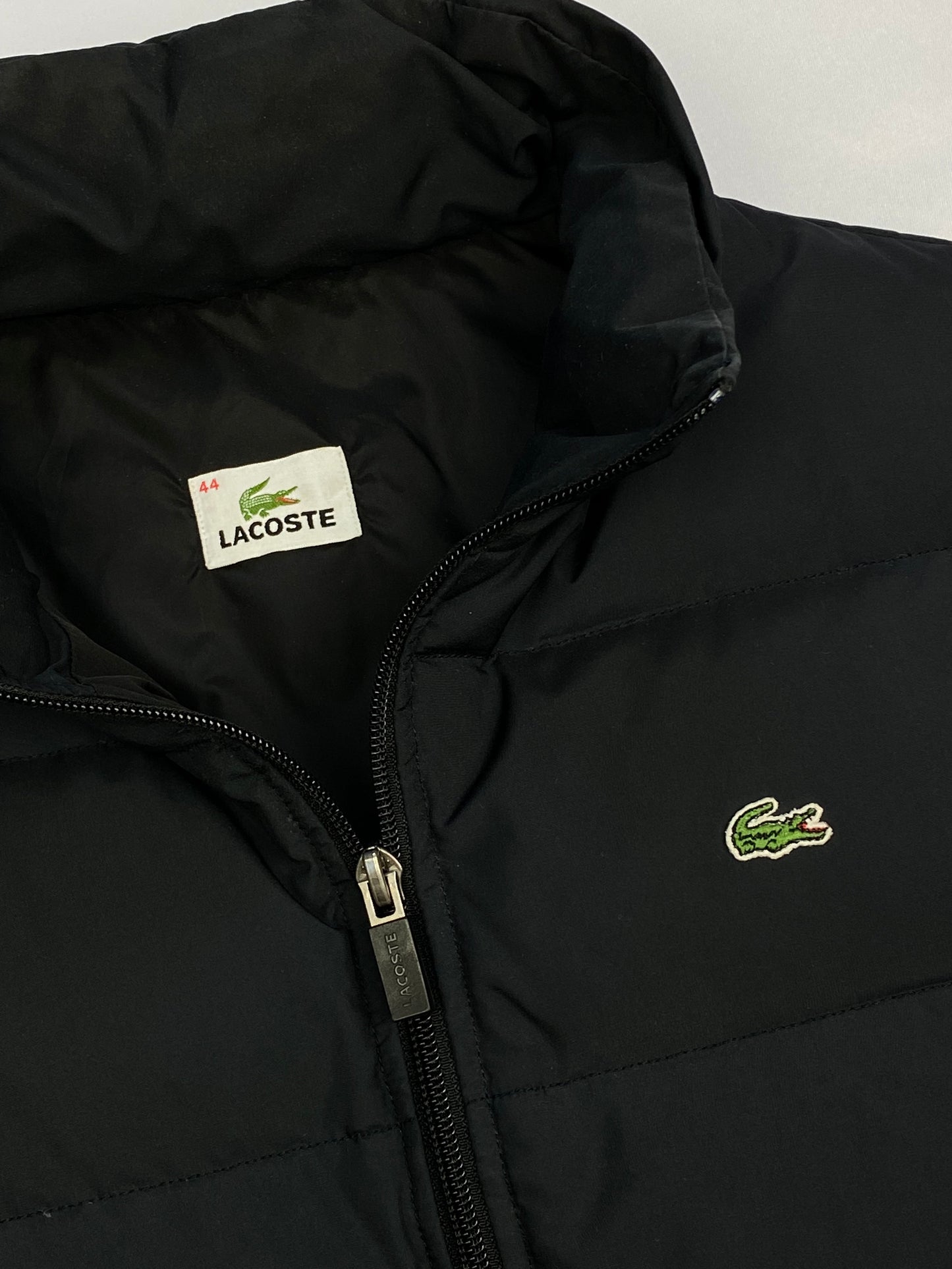 LACOSTE PUFFER DOWN VEST. (44 / XS)