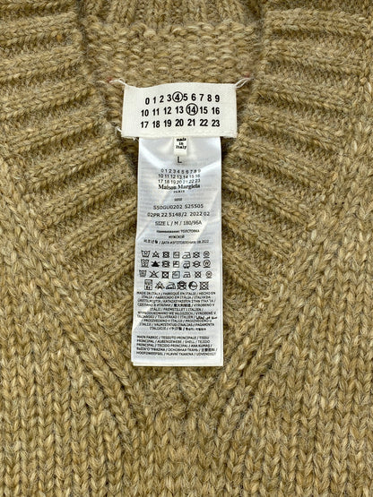 MAISON MARGIELA F/W 2022 OPEN SIDE KNIT SWEATER VEST. (L)