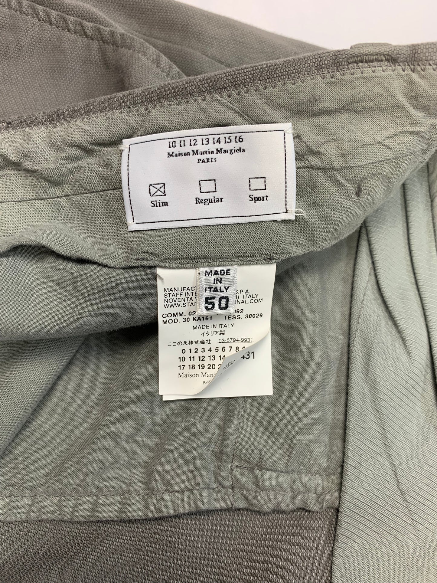 MAISON MARTIN MARGIELA SLIM FIT CHINO PANTS. (50 / M)