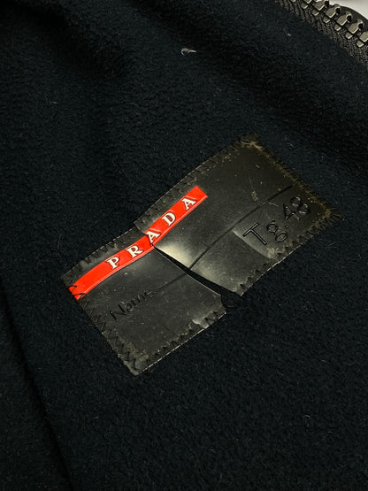 PRADA MILANO LINEA ROSSA LOGO DOWN JACKET W/ FLEECE LINING. (48 / M)