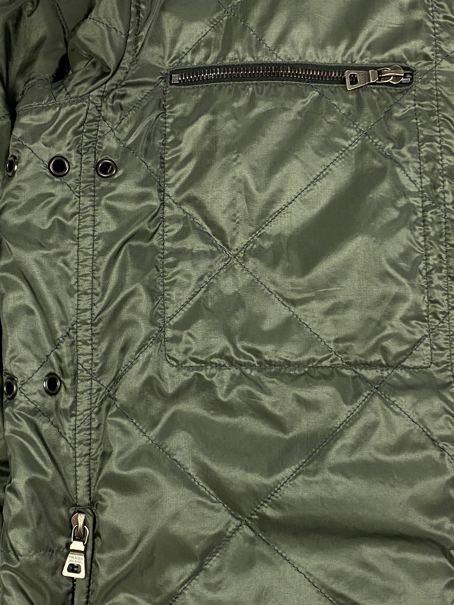 PRADA MILANO S/S 2002 LINEA ROSSA QUILTED NYLON JACKET. (50 / M)